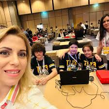 Türkiye Genelinde Bilişim Garajının İstanbul Lütfi Kırdar Kongre  Merkezi'nde düzenlemiş olduğu 10. HACKIDHON Yarışması'na katılan Elit  Koleji Ortaokul öğrencilerimiz Yağız BİÇER, Polat ALTINOKLU ve Muhammet Ali  SERTKAYA katılım belgelerini ve plaketini ...