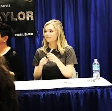 Pin By Magali Getxo On Eliza Taylor Imagenes Y Fan Art Eliza Jane Taylor Eliza Jane Taylor Cotter Jane Taylor