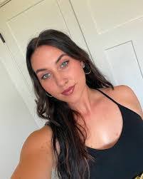 Alexa Cooper's Instagram, Twitter & Facebook