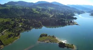 Turistii pot sta la plaja in locurile special amenajate de catre proprietarii pensiunilor si pot inota in statiunea colibita se afla la aproximativ 45 de kilometri de bistrita, pe drumul spre vatra dornei, e576. Locul Unic Din Romania Unde In VacanÈ›Äƒ GÄƒseÈ™ti De Toate Munte PlajÄƒ Aer Pur La Fel Ca In Alpii ElveÈ›ieni È™tiinÈ›a Mister Ro