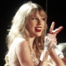 elisa mccarthy (@sassyswiftie13)