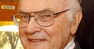 H. Coover, inventor of Super Glue, dies