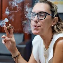 Como 5ta generación de Quesada Cigars me siento comprometida con la  calidad, consistencia y dedicación para que nuestros cigarros dominicanos  sean los mejores del mundo” Raquel Quesada @raquelquesadaofficial  #quesadacigars #disfrutomitabaco #cigarro ...