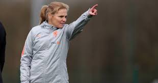 Jun 27, 2021 · frank de boer lijkt door te willen gaan als bondscoach van oranje, al wil hij de uitschakeling op het ek tegen tsjechië eerst laten bezinken voordat hij praat over zijn toekomst bij oranje. Wiegman Over Tournoi De France Winnen Is Leuk Maar Ik Wil Vooral Gaan Uitproberen Nederlands Voetbal Bd Nl