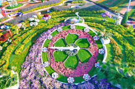 Having a garden can add beauty to your landscaping and enhances a home's curb appeal. 5 World Famous Flower Gardens And The Best Time To Visit Them