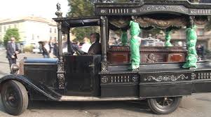 230 e automatik carro funebre storico vettura ottima base di restauro documenti e targhe originali. Fiorenzuola Sfilano I Carri Funebri D Epoca L Anno Prossimo Attese Anche Le Ambulanze Liberta Piacenza