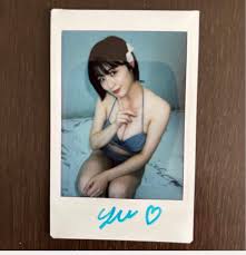 Amazon.co.jp: 月雲よる 直筆サイン入りチェキとA4写真2L版写真L版写真セット : おもちゃ