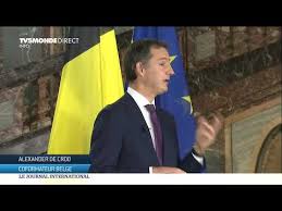 Alexander de croo werd op 3 november 1975 geboren te oostende als zoon van voormalig politicus herman de croo. Wn Alexander De Croo