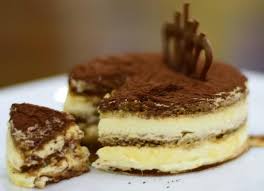 Le Tiramisu Litteralement Tire Moi Vers Le Haut Remonte Moi Le Moral Ou Redonne Moi Des En 2020 Recette Tiramisu Facile Tiramisu Speculoos Tiramisu Recette