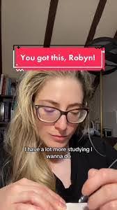 Robyn Gault's Instagram, Twitter & Facebook