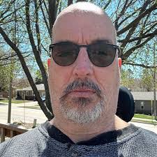 Robert Elliott's Instagram, Twitter & Facebook