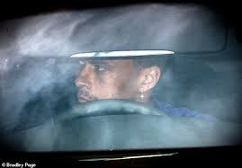 Hugo lloris receives €4.56 million from his current club plus a reasonable sum of bonus. Tottenham Torwart Hugo Lloris Kaufte Ein 15 000 Wachhund Vor Der Dele Alli Raub Aktuelle Boulevard Nachrichten Und Fotogalerien Zu Stars Sternchen