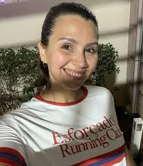 Só quem já viveu a vida inteira se escondendo sabe a felicidade e liberdade  que é viver sem vergonha de ser 🥹🩷✨ 8 km de corre, sorri, fofoca y sofre  pelas ruas