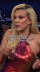 Millie Bobby Brown ha confesado en el programa de Jimmy Fallon cómo  consiguió engañar a una reportera que quiso desvelar su vestido de novia.  ¡Y lo ha contado con prueba gráfica incluida! 😂 ...
