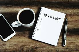 Un bureau, une chaise ou un fauteuil confortable. Comment Bien Organiser Son Travail Quand On Est Freelance Le Journal Du Portage Salarial