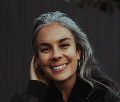 Check Out Gina Gibbons Queen of Air's Story