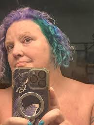 Lisa Greeson's Instagram, Twitter & Facebook