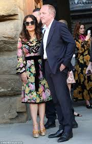 Actress salma hayek, 50, led the glamour at the prestigious the milan fashion week gucci show. Salma Hayek Looks Spring Chic At Gucci Show In Florence Daily Mail Online