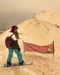 Tombe la neige au sahara. Quand La Neige En Europe Devient Orange A Cause Du Sable Du Sahara Photos