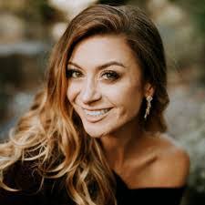 Lindsay Rankin's Instagram, Twitter & Facebook