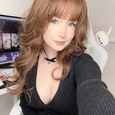 Angelica Woods's Instagram, Twitter & Facebook