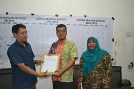 Komisi kebenaran dan rekonsiliasi (kkr) aceh merupakan lembaga negara di aceh yg mempunyai открыть страницу «kkr aceh» на facebook. Kontras Aceh Menyerahkan Dokumen Rancangan Peraturan Komisi Kebenaran Dan Rekonsiliasi Aceh Tentang Tata Cara Baku Rekonsiliasi Kontras Aceh