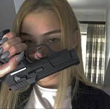 Edgy aesthetic gun pfp : Girls With Guns