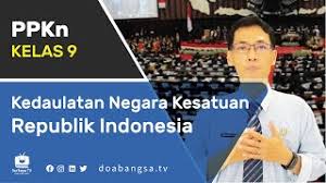 Menurut teori kedaulatan negara, kekuasaan tertinggi terletak pada negara. Ppkn Kelas 9 Kedaulatan Negara Kesatuan Republik Indonesia Khudaeni M Youtube