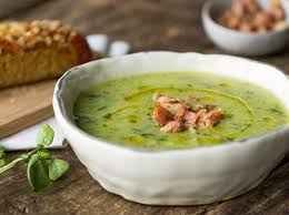 Zucchinisuppe Mit Brunnenkresse Und Serrano Schinken Rezept Zucchinisuppe Lebensmittel Essen Suppe