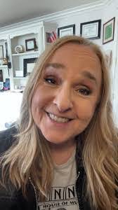 Donna Hartshorn's Instagram, Twitter & Facebook