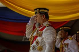 3 februari 1984 baginda melepaskan jawatan ketua hakim negara setelah dilantik menjadi sultan perak berikutan kemangkatan sultan ldris shah. Sultan Muhammad V Letak Jawatan Sebagai Yang Di Pertuan Agong Air Times News Network