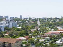 Southern cross university's lismore campus is in emergency lockdown, with members of the public asked to avoid the area. Qu2ry97k Vcdem