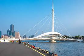 Founded in 1911, its origins trace back to the hong kong college of medicine for chinese. å¤§æ¸¯æ©‹ é«˜é›„æ—…éŠç¶²