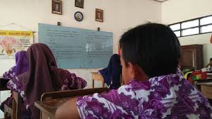 Soal dan jawaban yang dibahas berikut hanyalah sebagai referensi bahan belajar bagi siswa dan guru dan orang tua dalam membimbing anak. Download Soal Uts Bahasa Jawa Kelas 5 Semester 1 Koleksi Soal Sd
