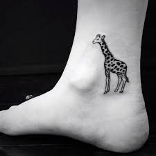 40 Cute Tiny Tattoos To Ink In 2015 Giraffen Tattoos Kleine Giraffe Tattoo Knochel Tattoo Design