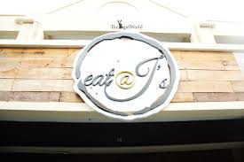 Fully furnished/semi furnished home near lrt & pet friendly. Food Eat J S Taman Sea Petaling Jaya By Bowie Cheong