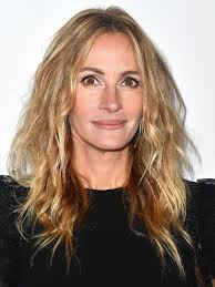 Cómo ser Julia Roberts con más de 50 y una piel perfecta: ¿genética o  medicina estética?