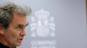 Los médicos piden el cese de Fernando Simón y exigen respeto