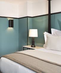 Flamant les murs de la chambre peints en violet créent à coup sûr une ambiance intime emprunte d'un peu de mystère qu'il. L Astuce Pour Reussir Son Mur Bicolore Le Blog Deco De Mlc