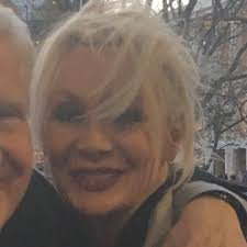 Alexandra Newland's Instagram, Twitter & Facebook