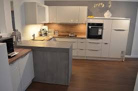 Nobilia Musterkuche Lackfront Mit Aufgesetzter Griffleiste In Weiss Hochglanz Ausstellungskuche In Elsfleth Von Kuchen Nagel Wohnung Kuche Kuche Kuchen Planung