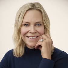 Holly Thaggard's Instagram, Twitter & Facebook