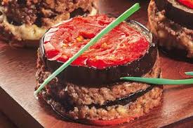 Resultado de imagem para BERINJELA AO FORNO com carne moida e castanha