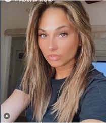 Nina Stewart's Instagram, Twitter & Facebook