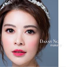 在百花齊放的市場𥚃，Danny Ng makeup所提供給你的，不是一堆的優惠，而是質素。 我一直在追求更好的。 Makeup and hair  style by Danny Ng ☎️92210556 2017至2018年婚期全面開放。