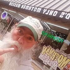 Hey!!😳 Looky what i found in the backyard while mowing😁......Wonder how  long i can keep it inside before Andrea notices?? 🤔