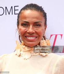 378 Sara Worth Stock Photos, High-Res Pictures, and Images