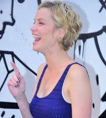 Ashley Scott's very short layered hairstyle for a fun daytime look