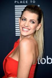 Es deutete sich lange an, dass bachelor oliver sanne sich in kandidatin liz verliebt hat. Sarah Harrison Steckbrief Bilder Und News Web De