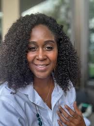 Kerri Collier's Instagram, Twitter & Facebook